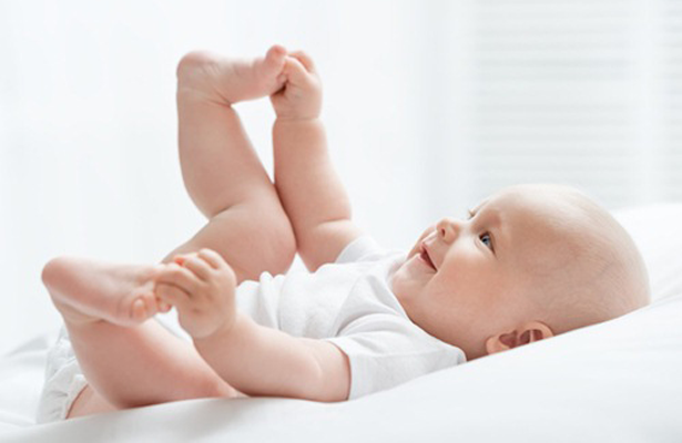 7 biểu hiện trẻ sơ sinh thông minh sẽ làm được từ khi mới lọt lòng